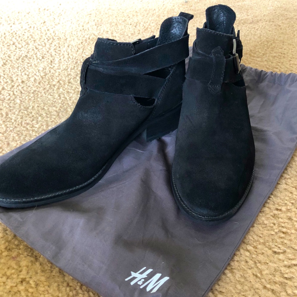 H&M genuine suede ankle boots buckle